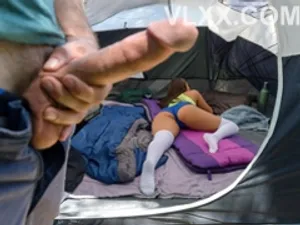 Một cô gái xinh đẹp với bộ ngực lớn và vòng ba tròn trịa! Thân hình đầy đặn này cực kỳ dâm đãng! Thủ dâm khi mặc tất lưới, xoa bóp âm hộ đầy mỡ, quan hệ tình dục qua đường hậu môn bằng dương vật giả, đưa máy rung vào...
